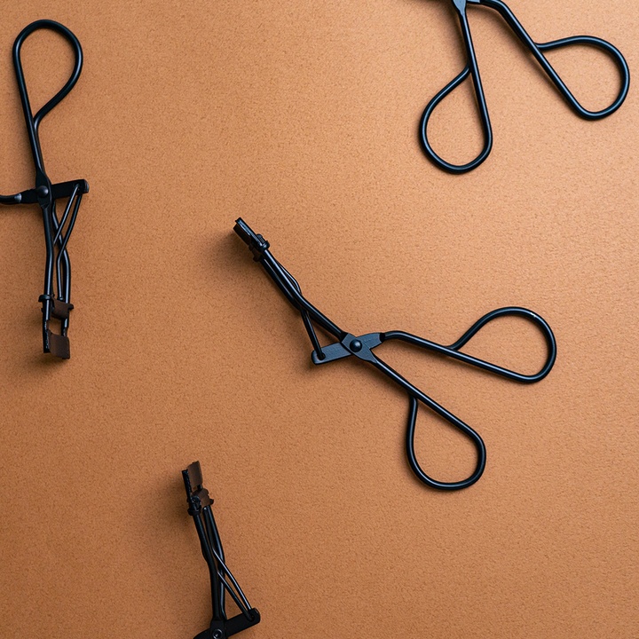 Artist detail eyelash curler_1