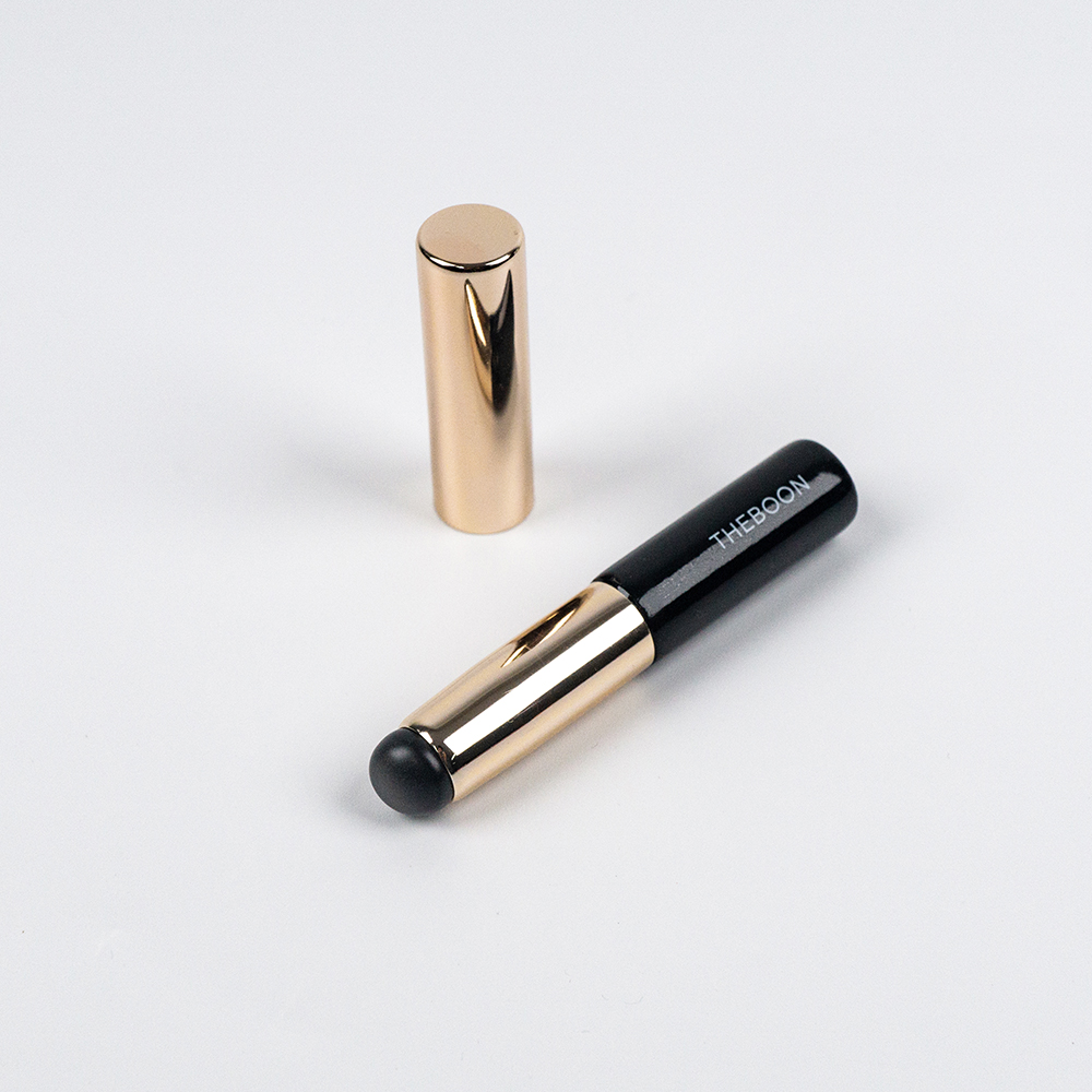 Portable jelly lip brush