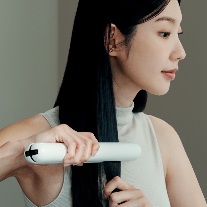 무선 헤어 스트레이트너 화이트 티타늄_3
