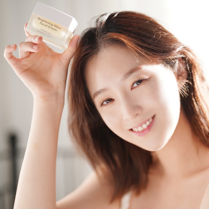 Brightening Glow Facial Cream AHA & VitaminC_2