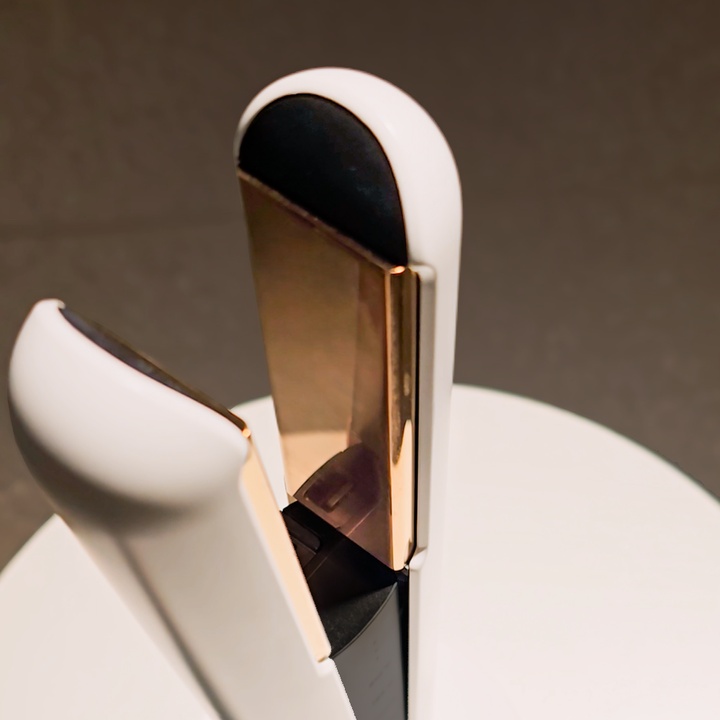 무선 헤어 스트레이트너 화이트 티타늄_1