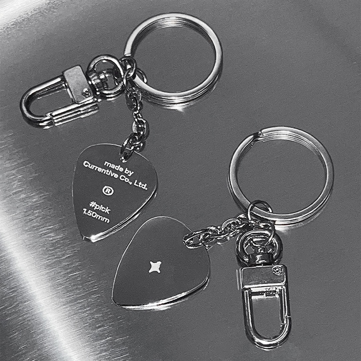 Guitar pick keychain_3