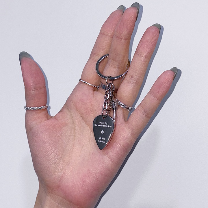 Guitar pick keychain_1